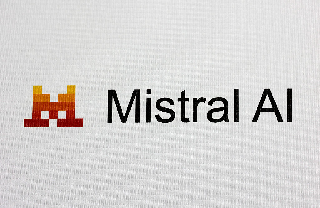 Mistral AI Nedir? Açık Kaynaklı YZ Modelleri ile Geleneksel Yapay Zeka Devlerini Yenen Startup