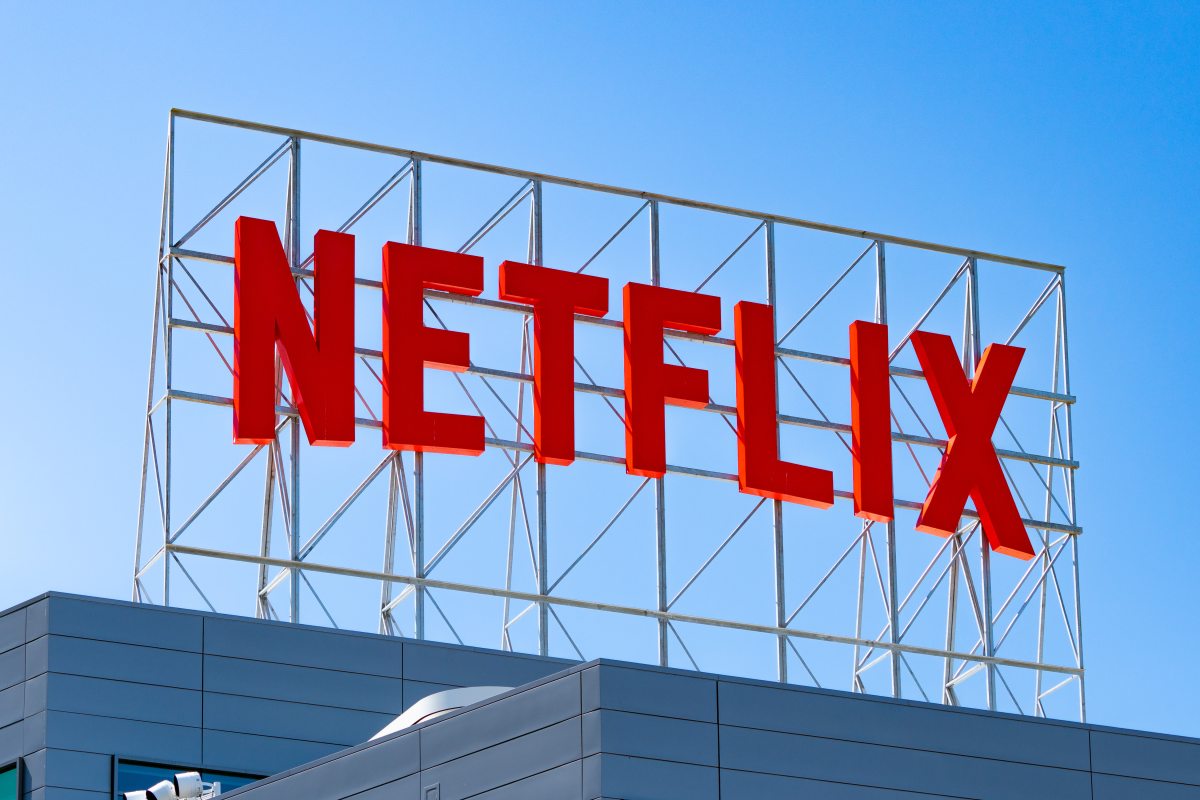 Netflix'in Binge-Watching Dönemi Bitti mi? Platformun Yeni Stratejileri Neler?
