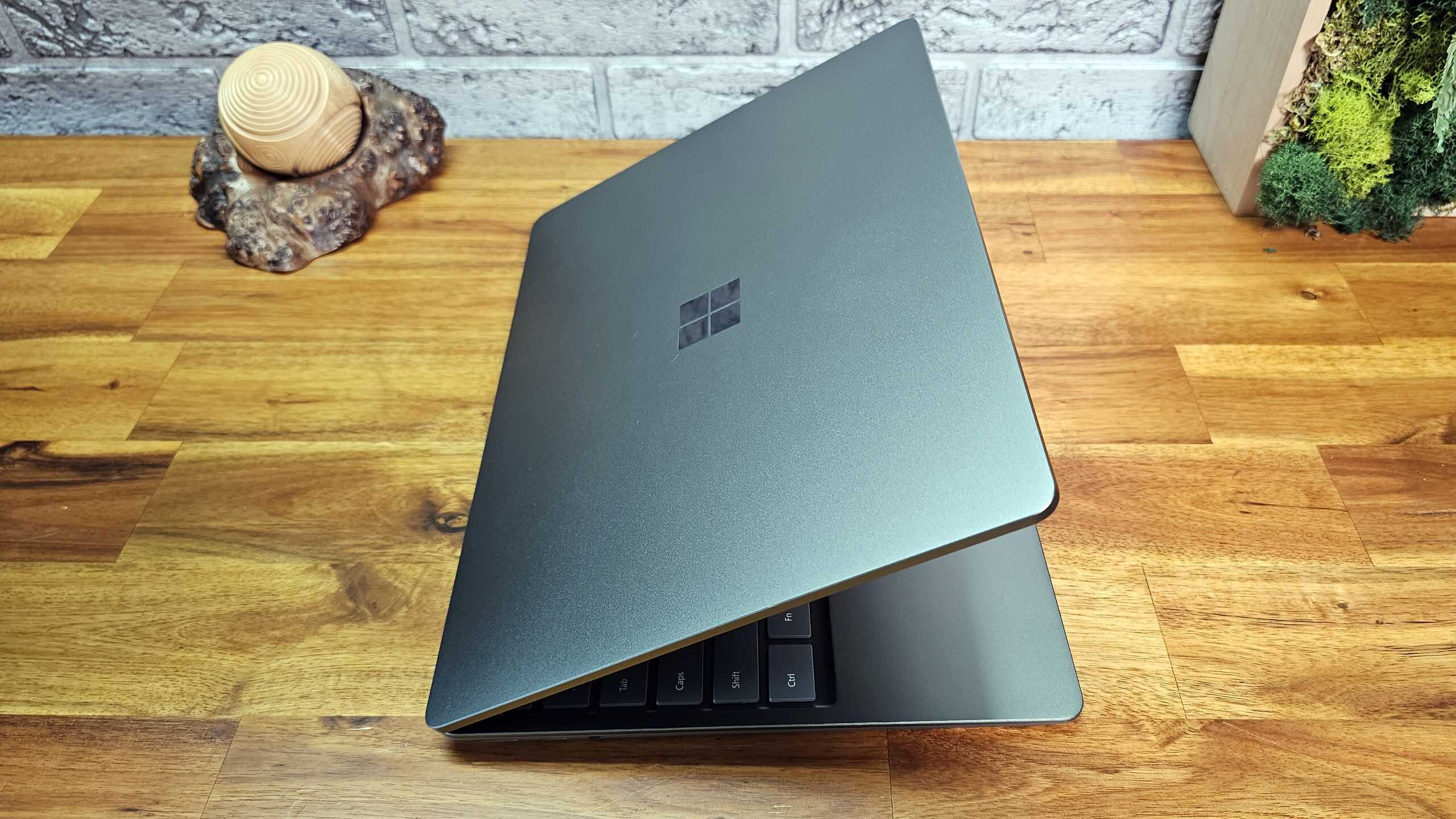 Microsoft Surface Ürün Yelpazesinde Bütçe Modellerinin Kaldırılması ve Premium Odaklı Stratejiye Geçiş